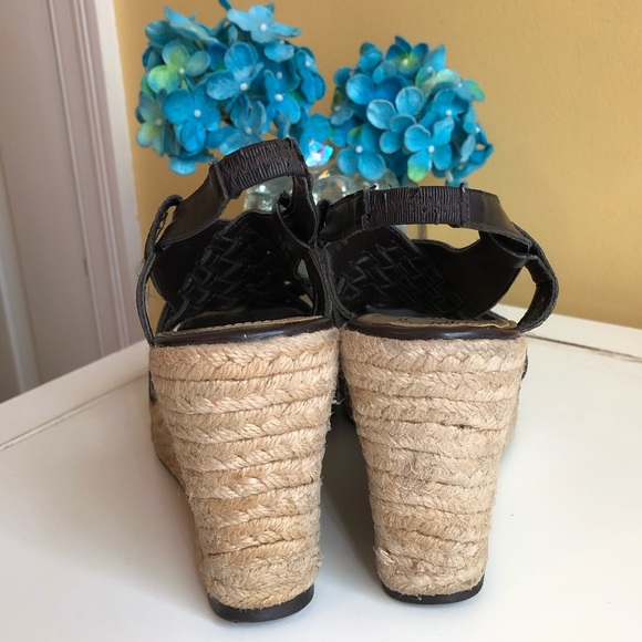 — - Picture 3 of 4